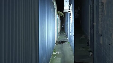 Convoy M21H: beamshots down narrow alley