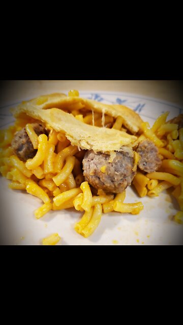 Easy Recipe: Mac and Cheese meatball casserole
