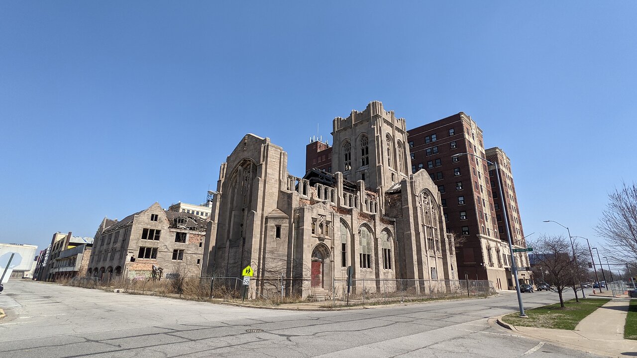 Exploring Abandoned Buildings in Gary Indiana | April 2021