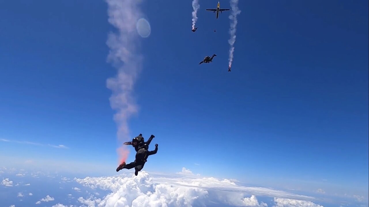 The U.S. Army Parachute Team jumps in Miami for Hyundai Air and Sea Show