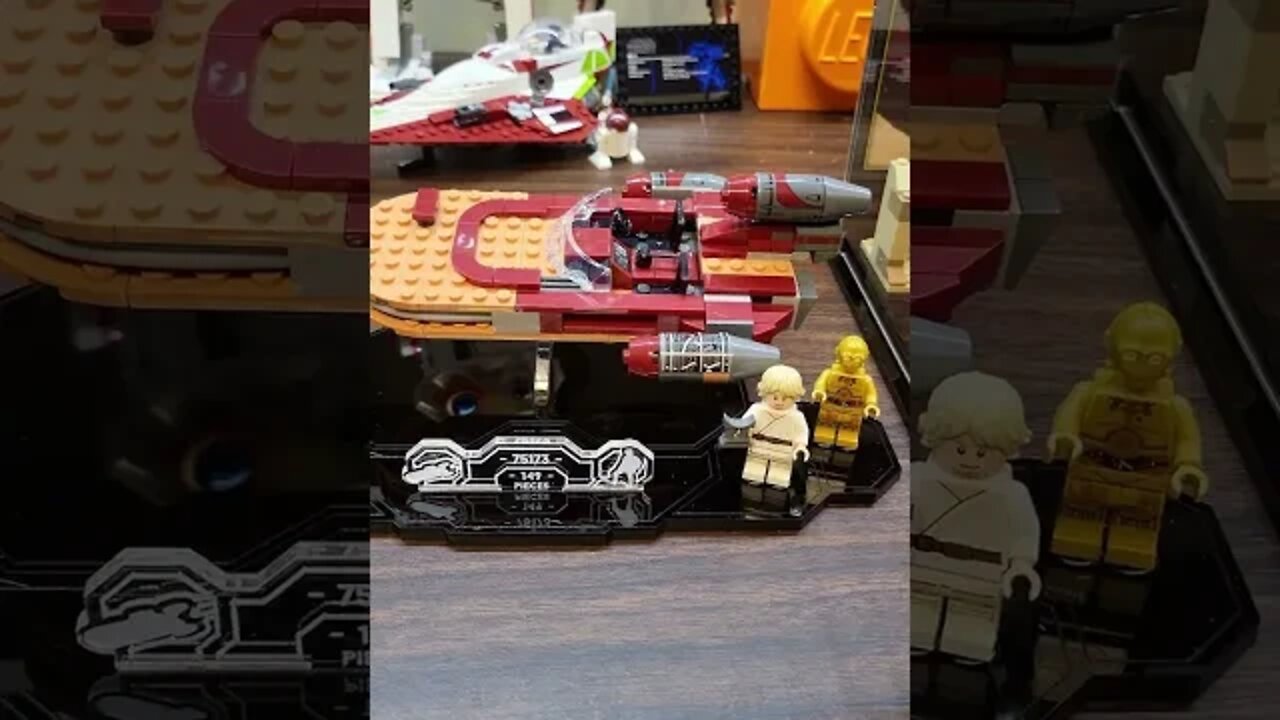 Wicked Brick Delivery - Aug 25, 2022 - Luke's Landspeeder case and stand - Lego Star Wars