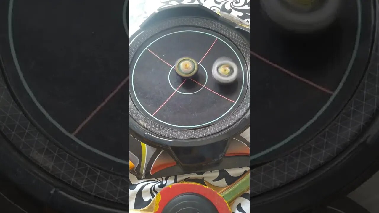 batalha de beyblade fafnir vs raphael (quem venceu essa batalha 🤔👀)