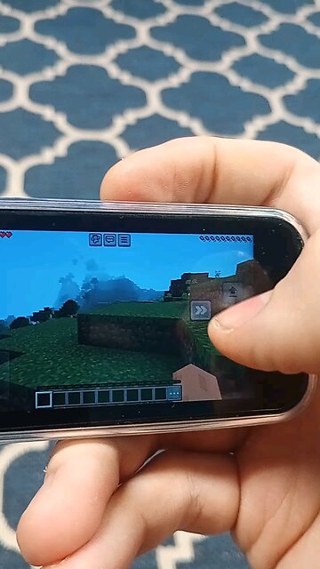 tiny Minecraft controls on this temu smartphone
