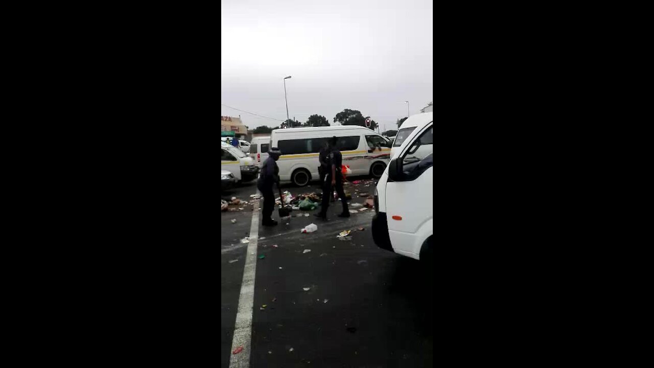 WATCH: Metro Police sweep away refuse in uMlazi following protest (KTx)