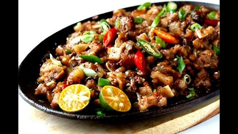 FILIPINO PORK SIZZLING SISIG