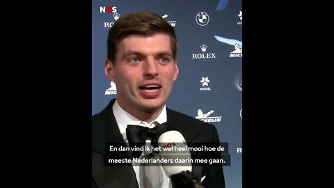 Vermoeide Verstappen op FIA-gala: 'Moeilijk te snappen wat dit heeft losgemaakt'