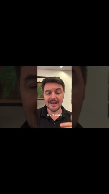 Um site pode ter seu conteúdo alterado por um hacker e este tipo de ataque recebe um nome específico