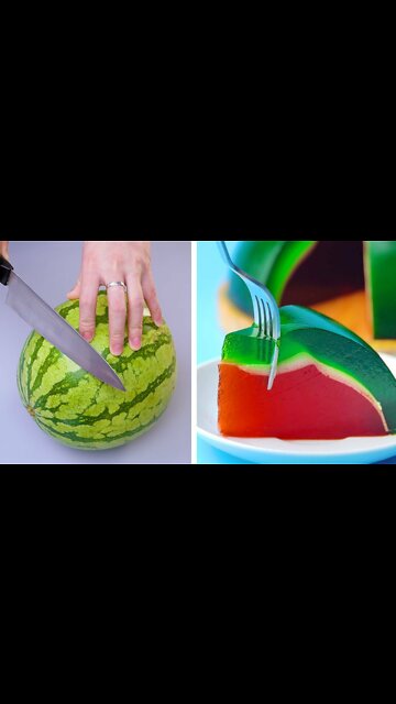 Viral video of the extraordinary fruit eating scene.