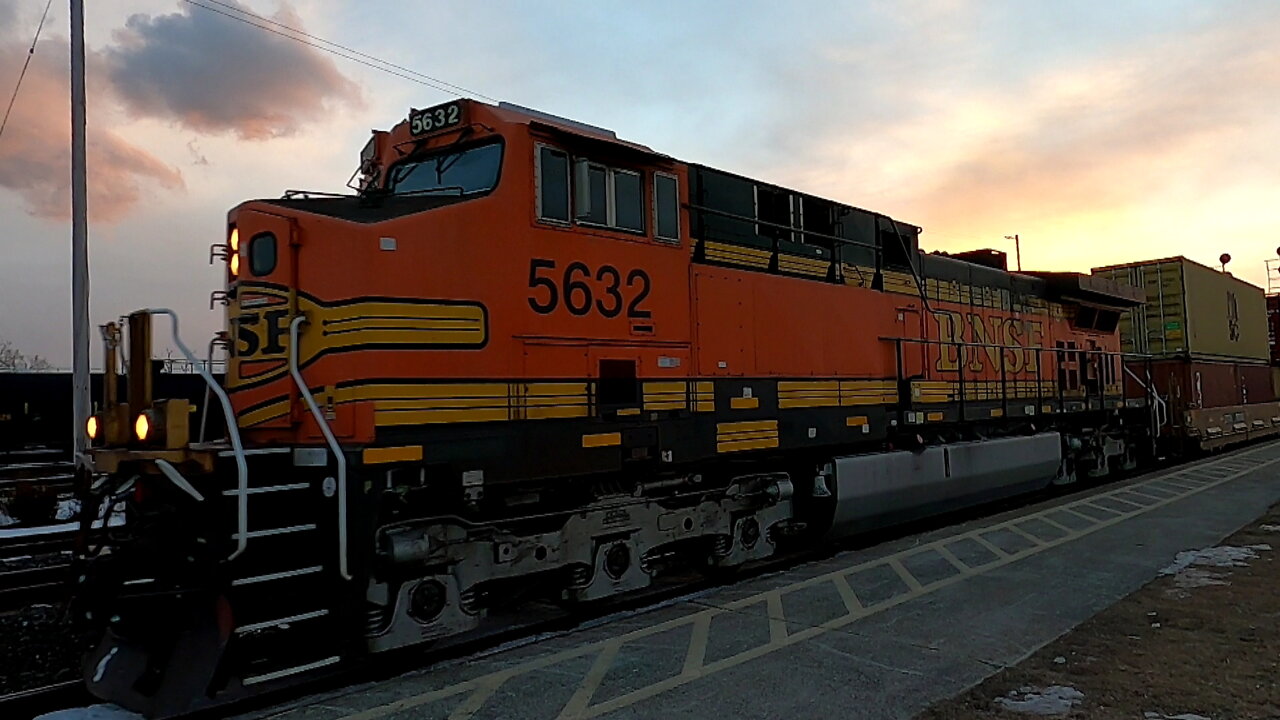 BNSF 5632 & Rear BNSF 4045 Engines Intermodal Train Eastbound In Ontario