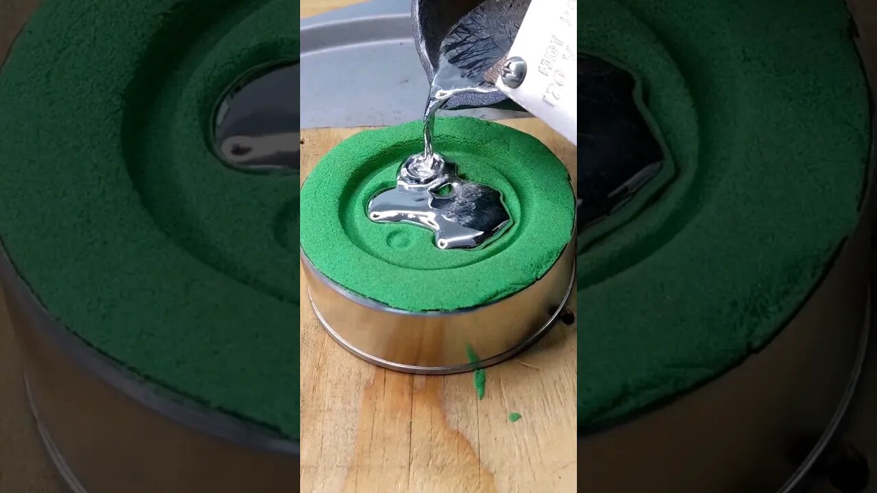Pouring Molten Liquid Metal on Sand #shorts #cool #satisfying