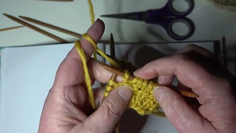 Gloves - How to increase the number of stitches to create the thumb (activate subtitles)