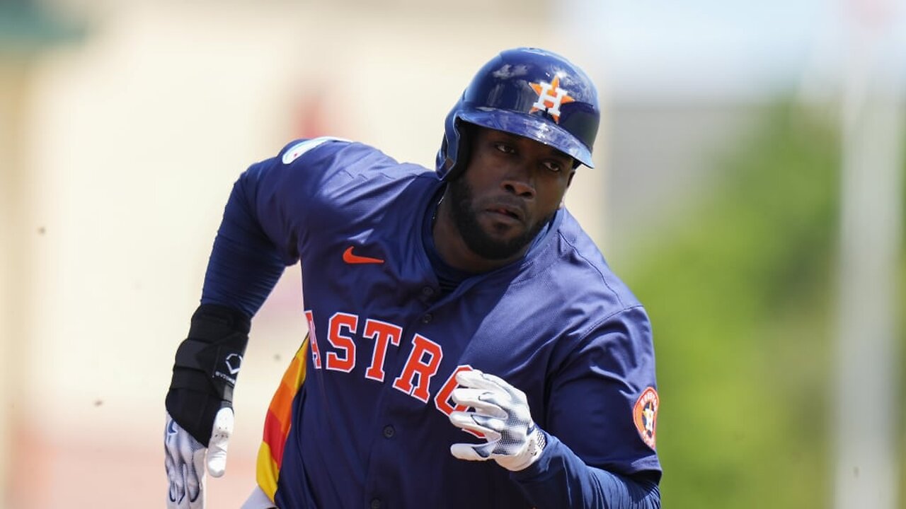 Yordan Alvarez lines a two-run double in the 4th