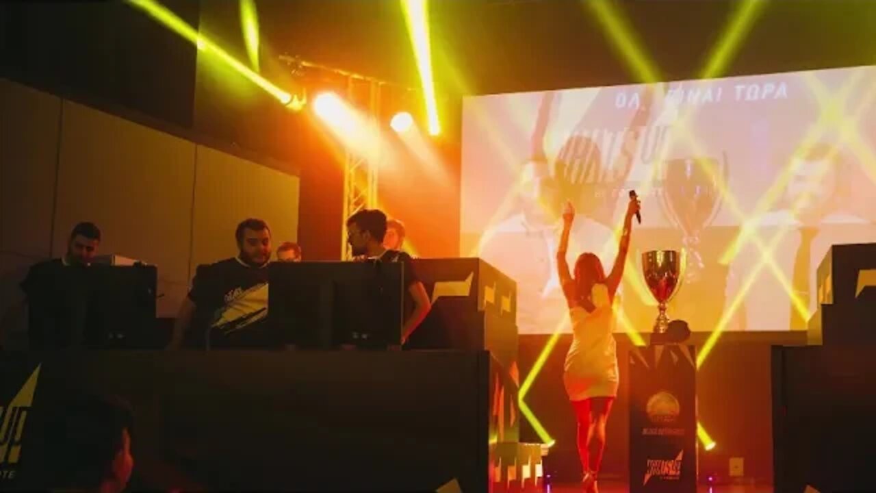 Γλεντήστε με τον DJ Στράτο