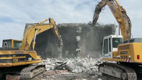 Liebherr 934 With Concrete Pulverizer & Cat 325B With Hydraulic Breaker-Sotiriadis/Labrianidis-2