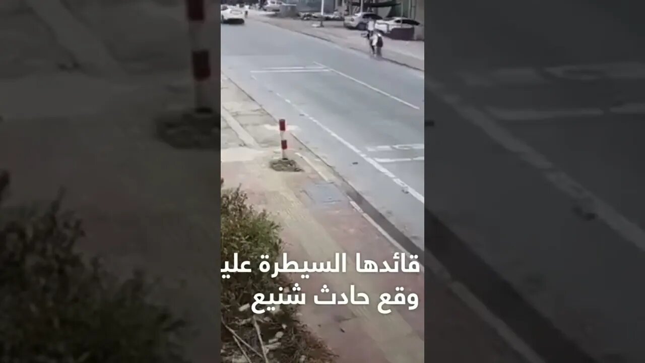 سيارة تيسلا تخرج عن السيطرة 🚗