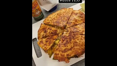 Quesadilla cutting | @mosey_does_keto on IG💲🤑🍽 #shorts