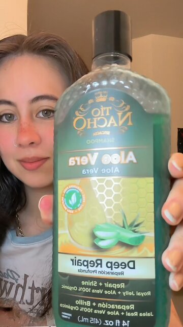 #showerroutine #haircareroutine #curlyhairgoals #curlyhair #wavyhair #brunette #latina #aesthetic