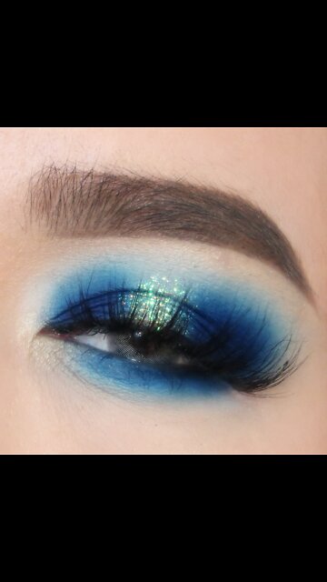 Blue Eyeshadow Makeup Tutorial 💦