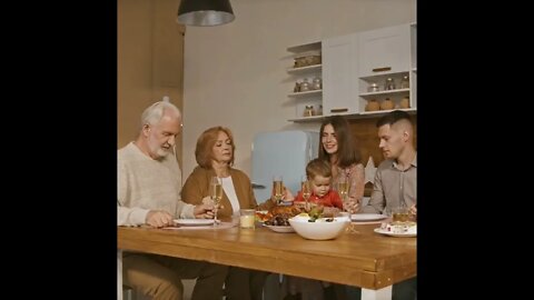 Thanksgiving 2022 | Family Praying #thanksgiving2022 #shorts #short #food #eating 1 Minute #2