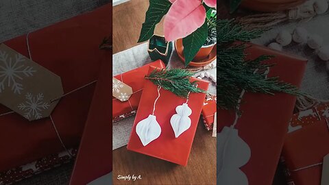 Unique Christmas wrapping paper idea. #shorts #giftwrappingtechniques #wrappinghack #giftwrapping