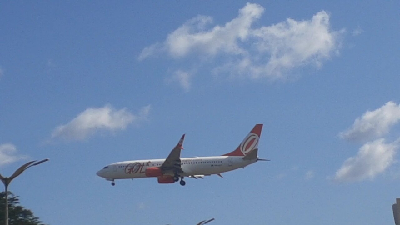 Boeing 737-800 PR-GUT on final approach coming from Belém do Pará before land in Manaus