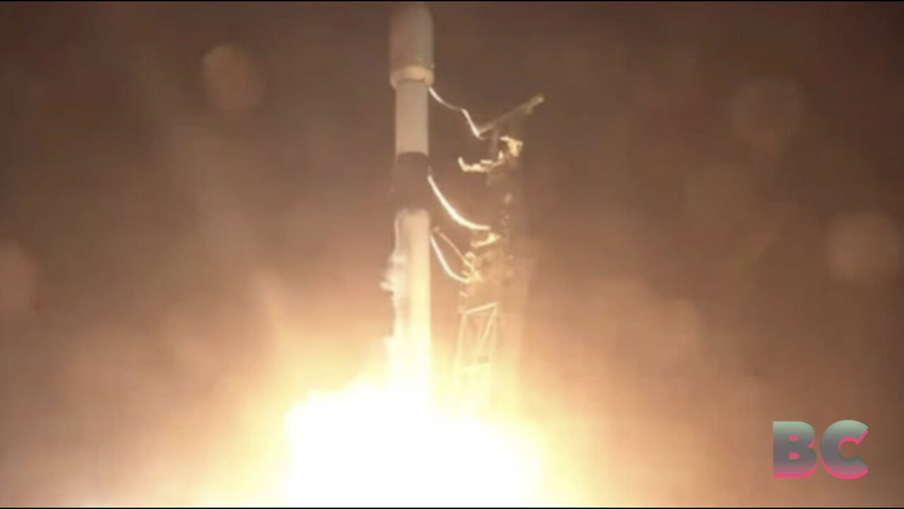 SpaceX Falcon 9 launches 22 Starlink satellites from California