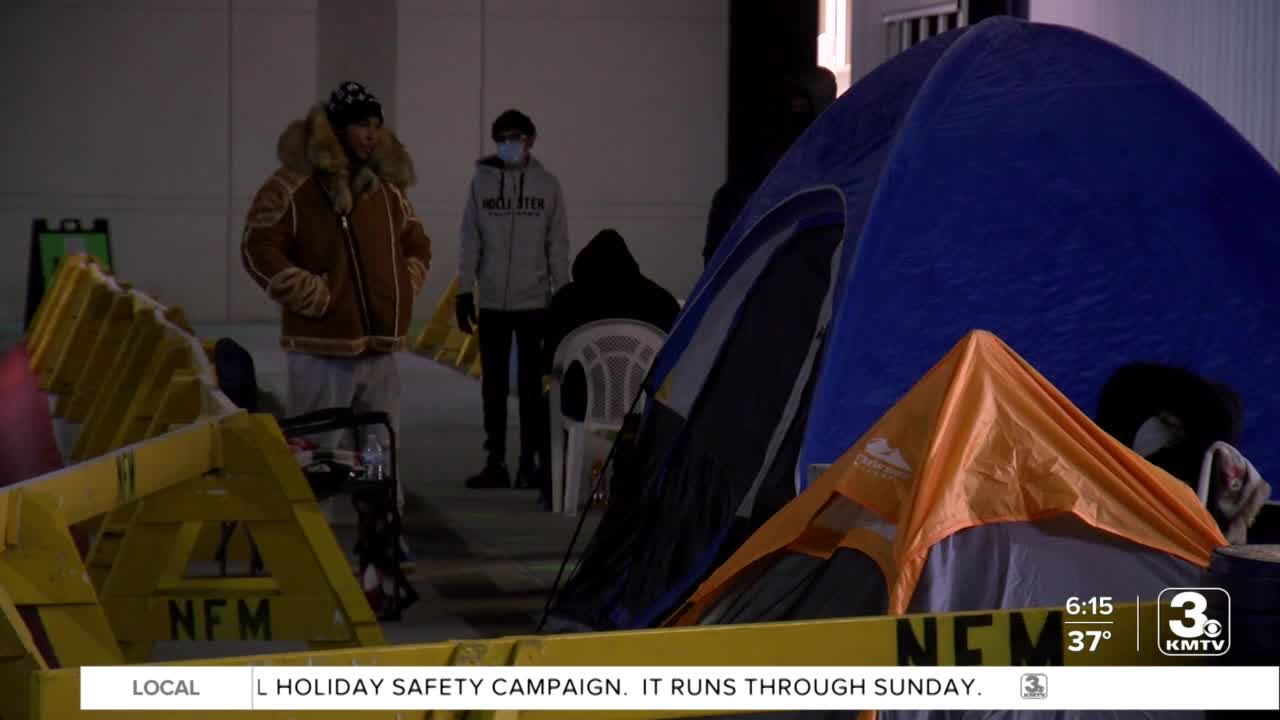 Some shoppers stick to tradition on Black Friday