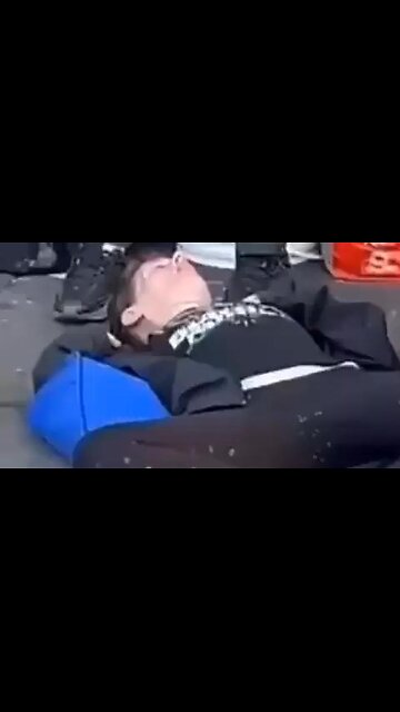 DOWN AND OUT IN BEVERLY HILLS. LOOK CLOSELY. 😳🦟😱🤢🤮