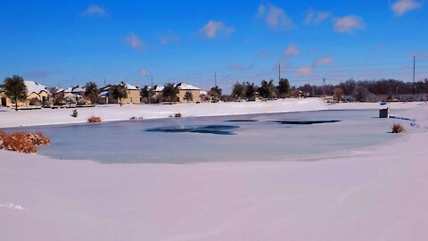 Crazy cold wave in Austin, 8 degrees! small lake completely frozen and 6 inches of snow 02-15-2021