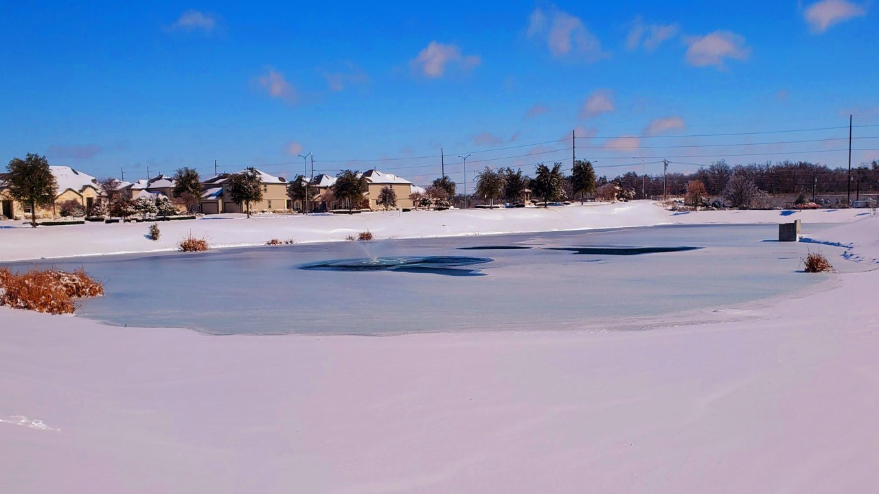 Crazy cold wave in Austin, 8 degrees! small lake completely frozen and 6 inches of snow 02-15-2021