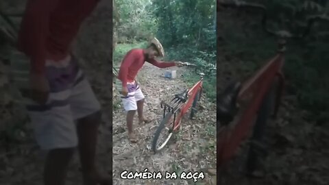 essa bicicleta de Zé da caça parece que não tem dono 😂😂😂😂🤦#comedia