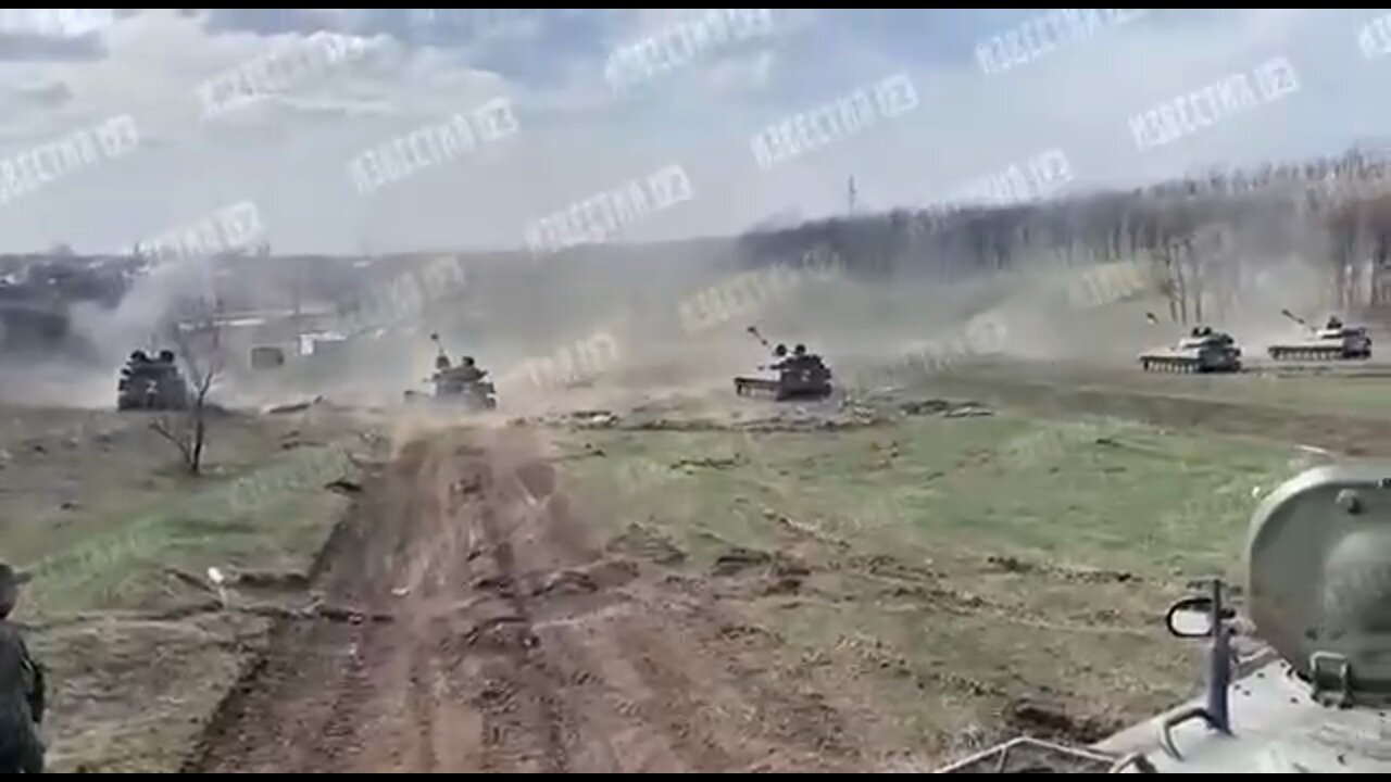 The 2S1 Gvozdika ("Carnation") self-propelled howitzer shelling Ukrainian fortified area near Popasnaya, Lugansk People's Republic