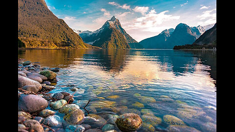 Milford Sound , New Zealand