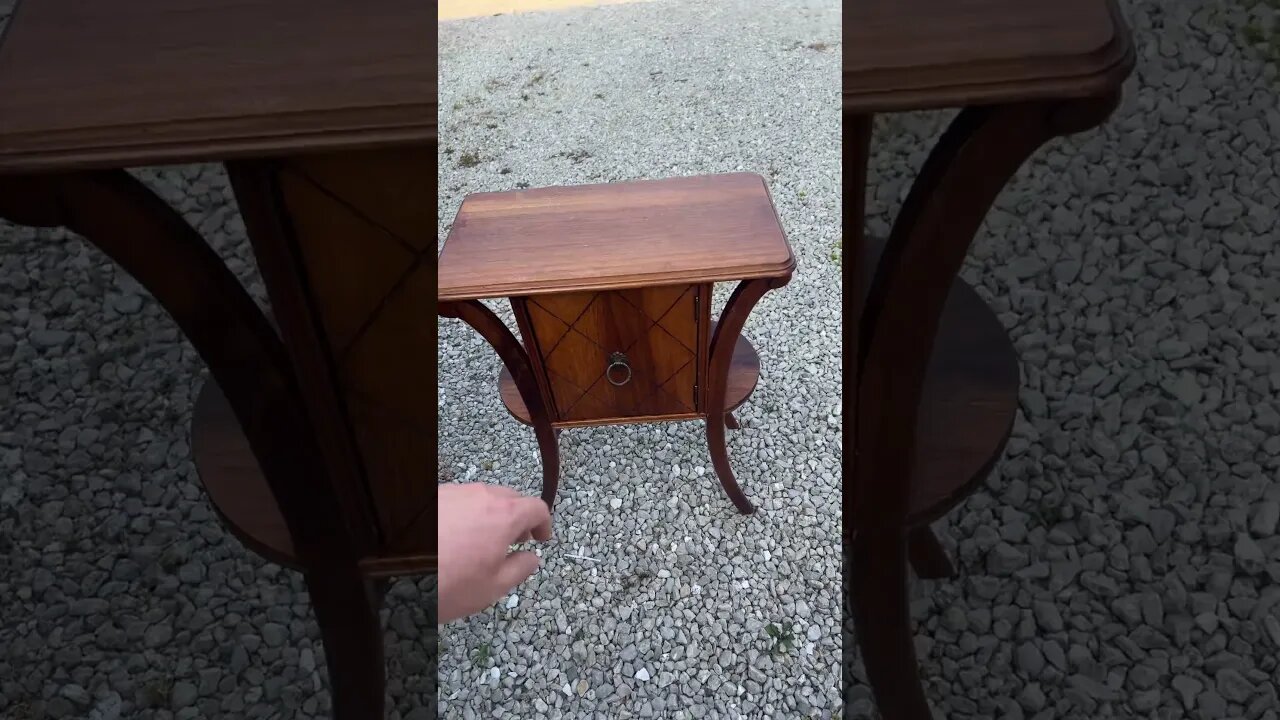 Learn somethin’ smokin’ every day! (Old school smoking stand)