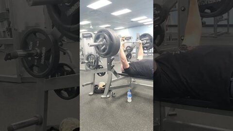 365lbs Raw Bench for a couple, Crazy 🤪 old man