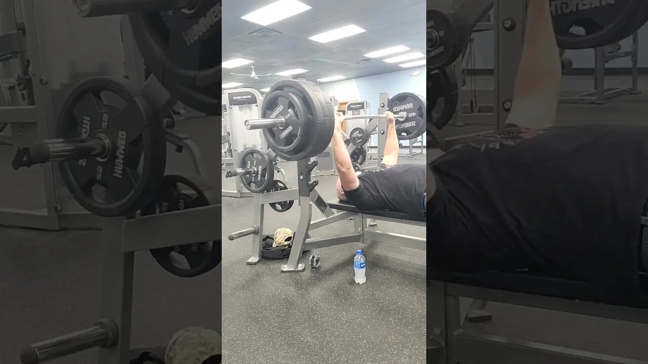 365lbs Raw Bench for a couple, Crazy 🤪 old man