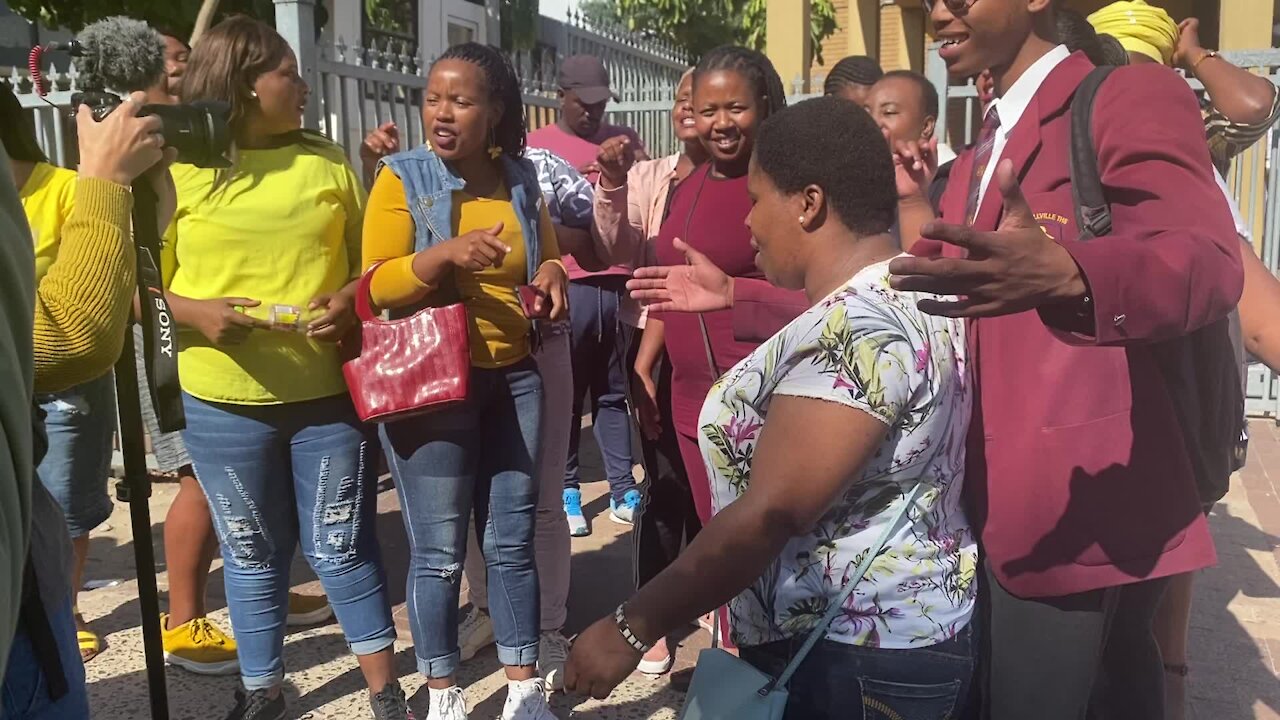 SOUTH AFRICA - Cape Town - Kidnapping of twin baby, Kwahlelwa Tiwane by 18 year old, Karabo Tau bail hearing (Video) (x8b)