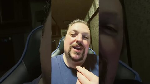 Sneako Makes Fun of Girls in The Cold 🤣