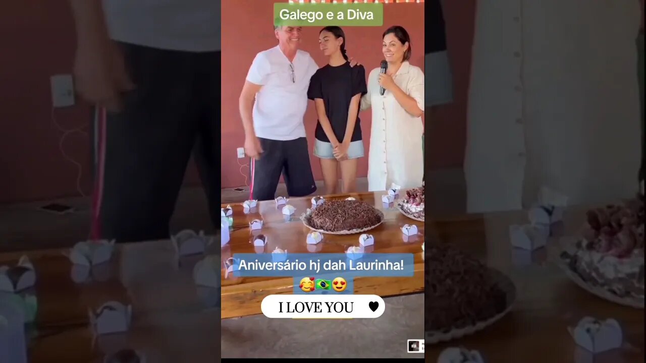 Laurinha aniversariando com o Galego e a Diva