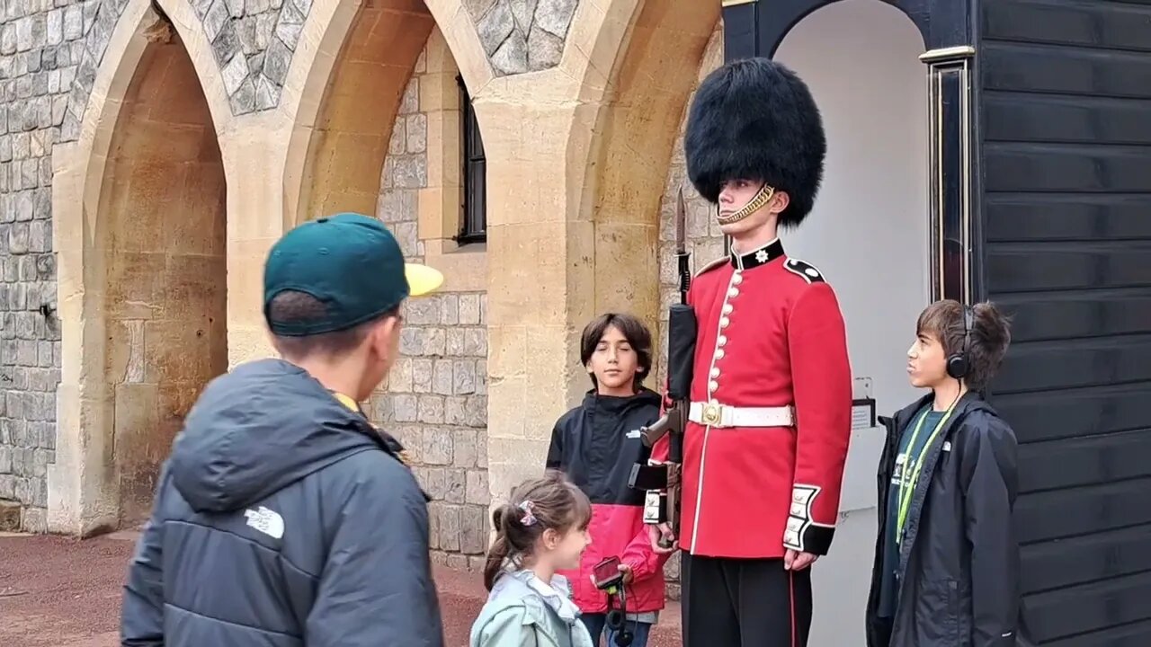 Disrespectful child tourists #windsorcastle