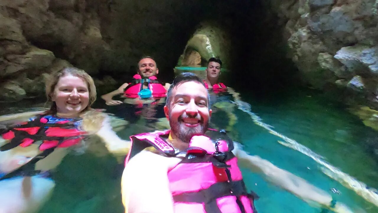 Floating alone in an underground Mexican cave 🇲🇽