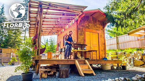 Simple Elegant Living in Tiny House in the Woods