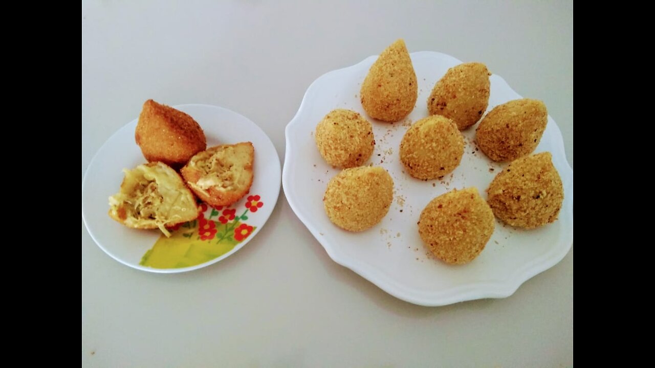 COXINHA DE GALINHA CREMOSAE COGUMELOS COM MASSA DE CHUCHUI