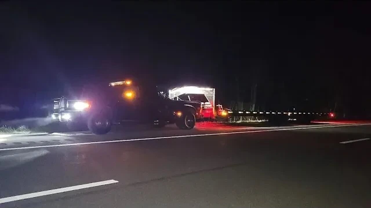 Driver Hit A Deer | Roadside Gooseneck Trailer Recovery | Power Only Hotshot Trucking & Service Call