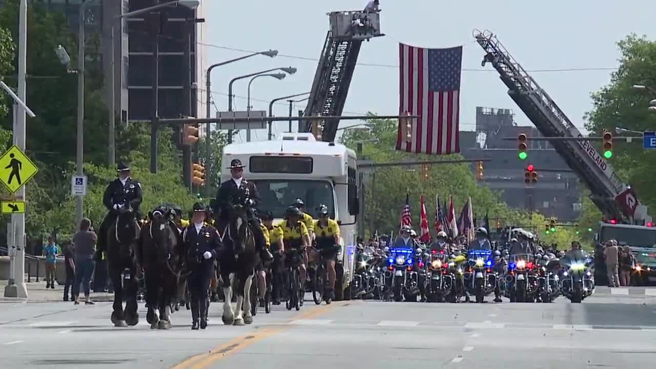 Parade in Cleveland honors police, fallen officers