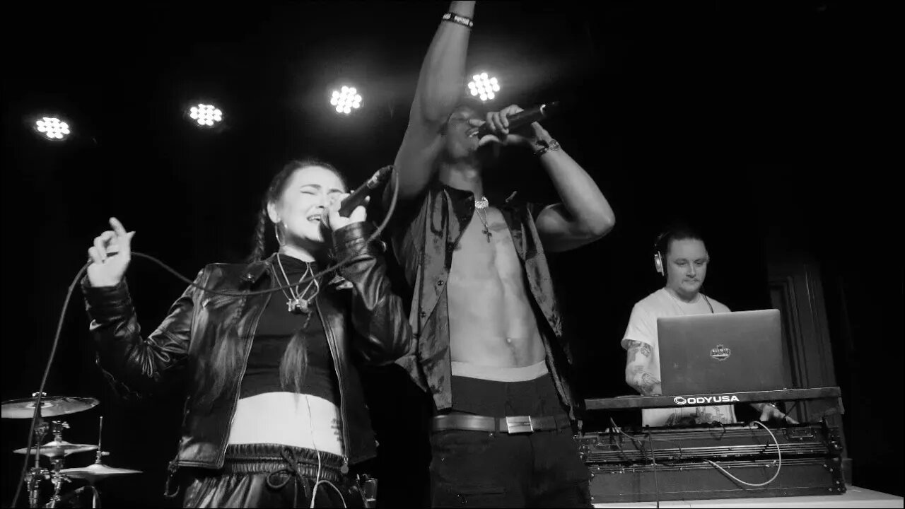 “Picture That” Live Performance at Club Cafe