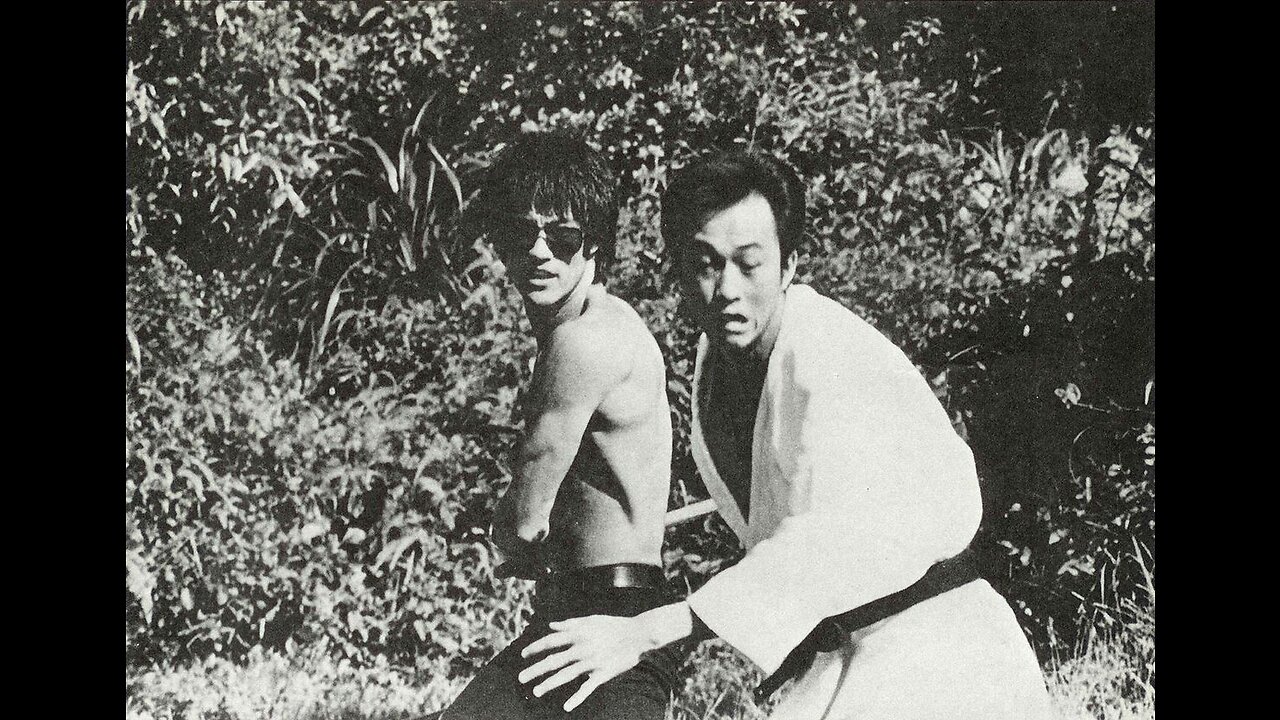 Cross kick Studio Films Bruce Lee Game of Death