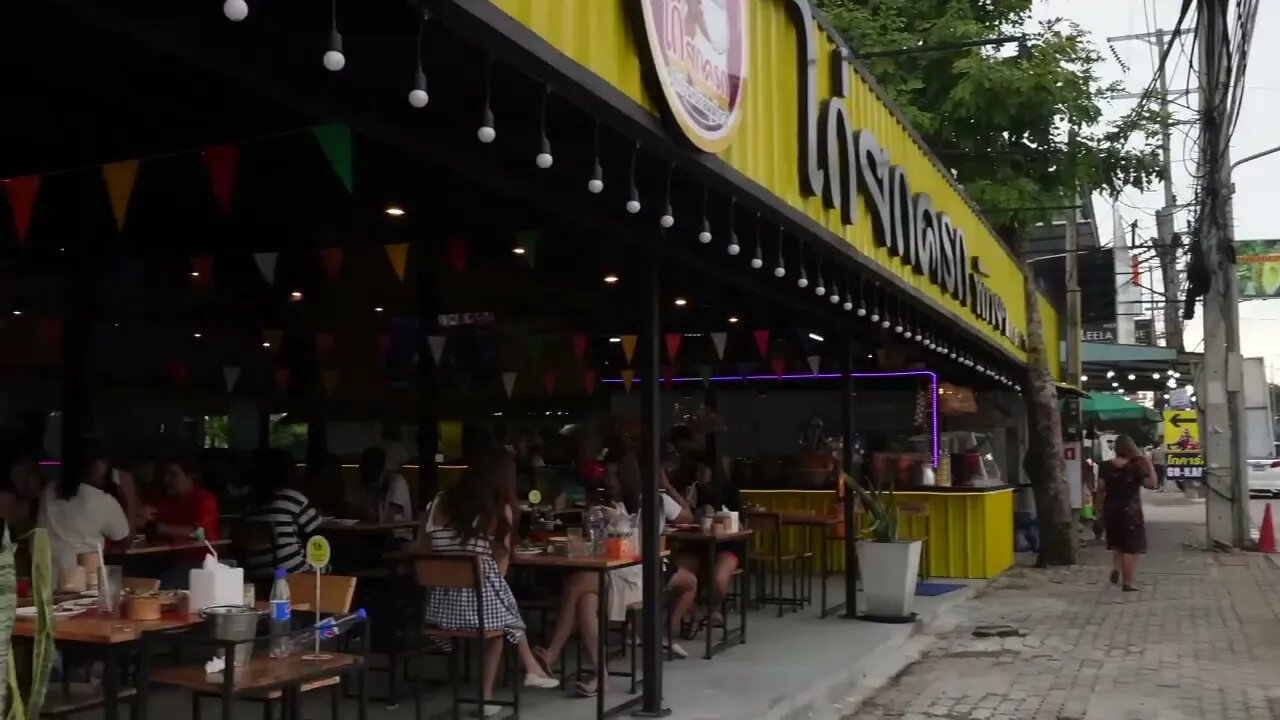 Amazing Grilled Chicken Served By Beautiful Thai Lady - Thailand Street Food-1