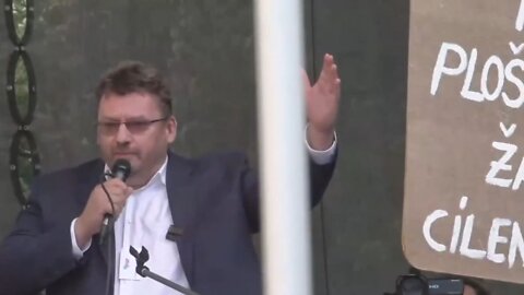 Přerušený a předčasně ukončený projev Lubomíra Volného na demonstraci ČR Na prvním místě!