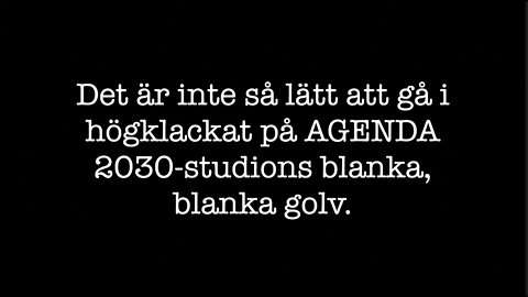 Högklackat på Agenda 2030-studions blanka, blanka golv.